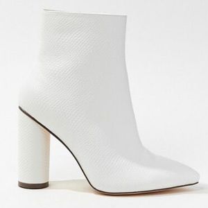 🤍HP🤍 Fashion Nova White Faux Croc Booties